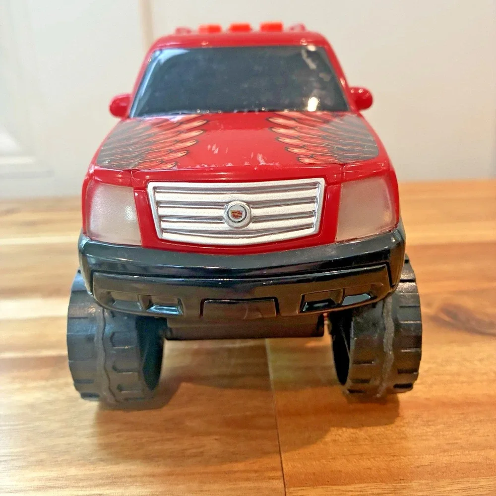 Toy State Road Rippers Cadillac Escalade Monster SUV Lights Sounds Tow Hitch